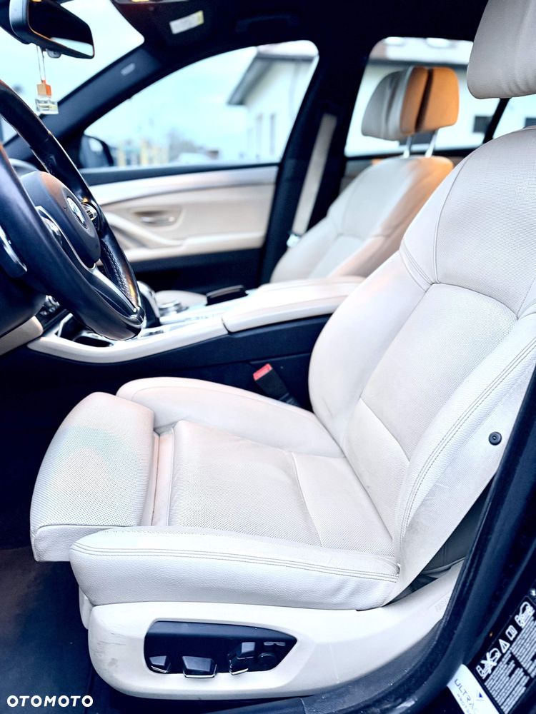 BMW Seria 5 525d xDrive - 11