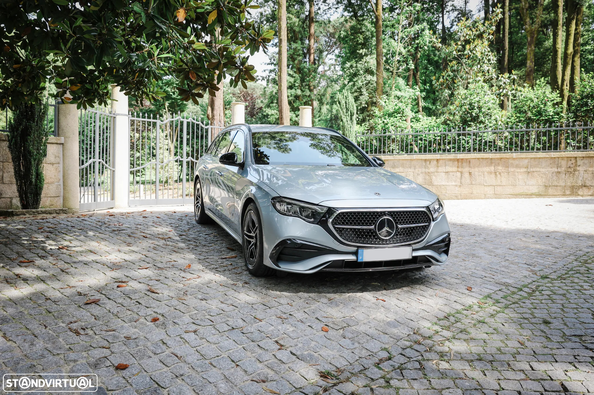 Mercedes-Benz E 300 e AMG Line - 19