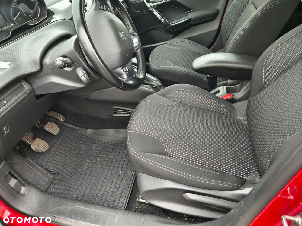 Peugeot 208 1.2 PureTech Allure S&S - 6