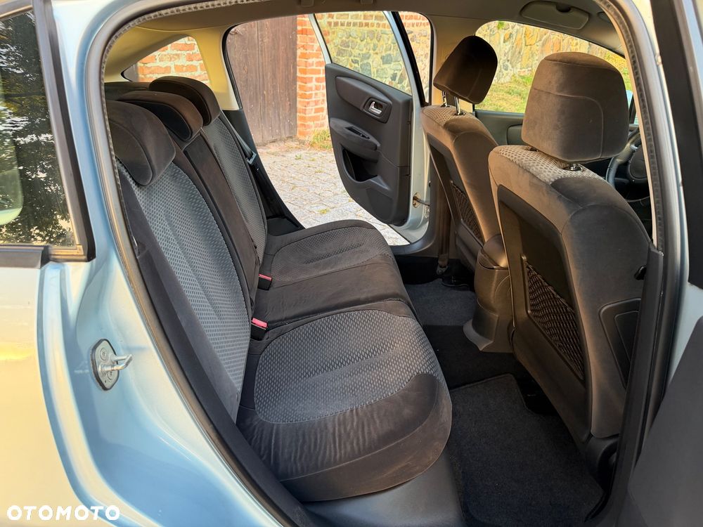 Citroën C4 1.6 16V Confort - 16