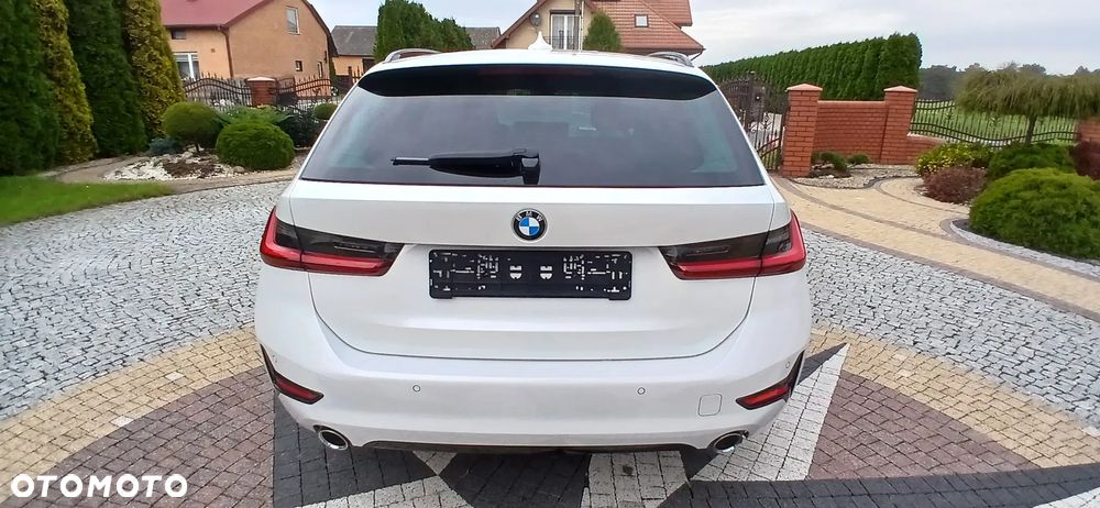 BMW Seria 3 320d Luxury Line - 9