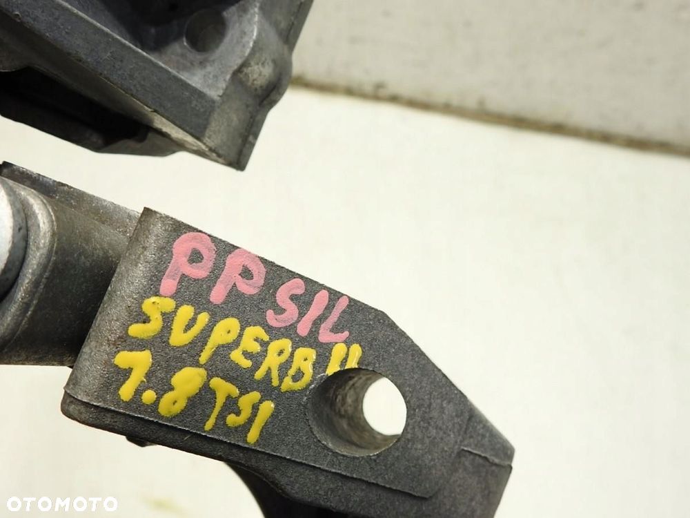 ŁAPA PODUSZKA SILNIKA PRAWA SKODA SUPERB II 1.8 TSI 1K0199262AM - 2