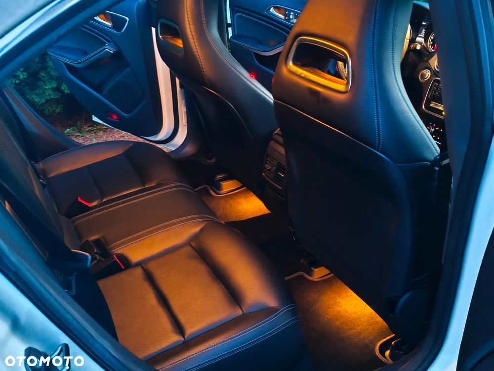 Mercedes-Benz CLA 250 4Matic 7G-DCT - 27