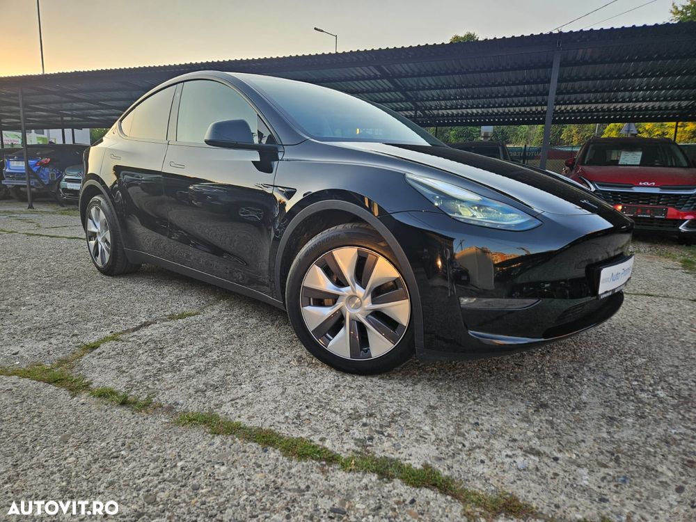 Tesla Model Y Long Range Dual Motor AWD - 4