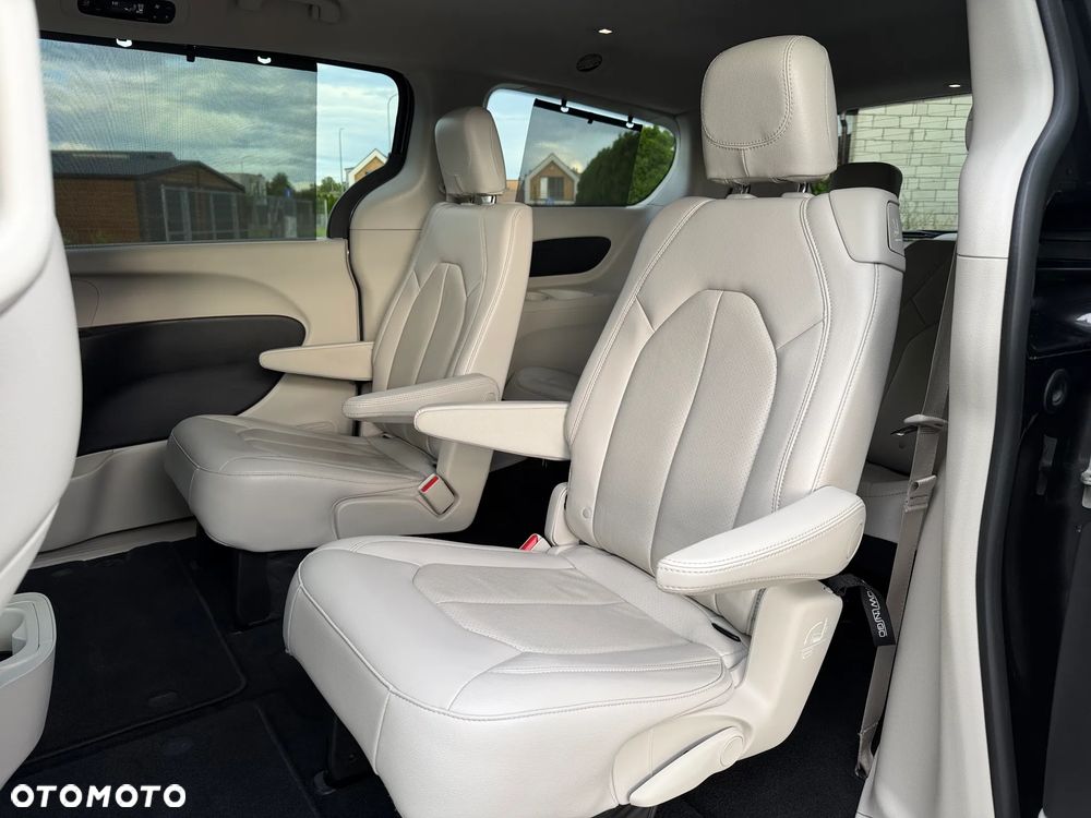 Chrysler Pacifica - 21