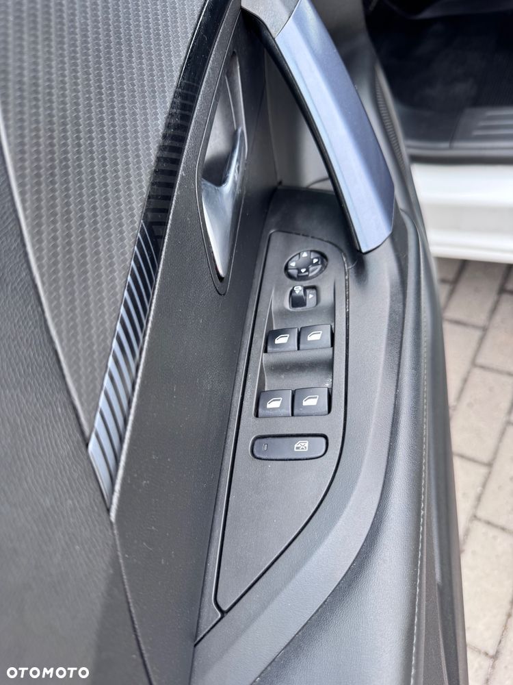 Peugeot 2008 1.2 PureTech Allure Pack S&S EAT8 - 10