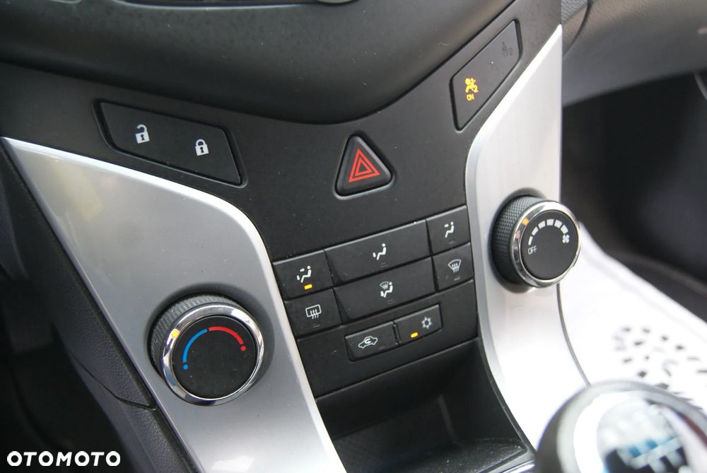 Chevrolet Cruze 1.6 LS - 24