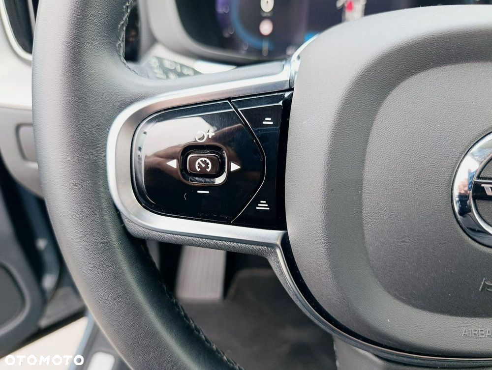 Volvo XC 60 B4 D AWD Plus Bright - 33