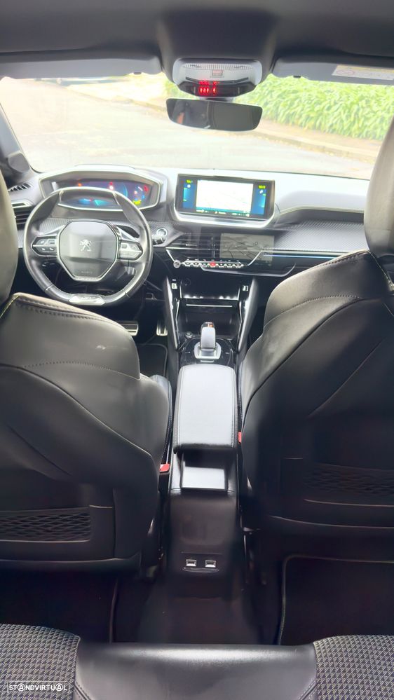 Peugeot e-208 GT - 23