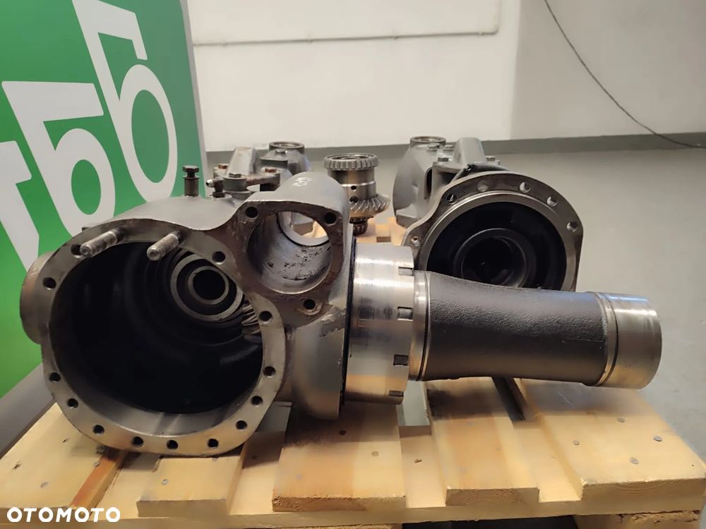 Dyferencjał 33X12 obudowa mostu VALTRA N121 - 4