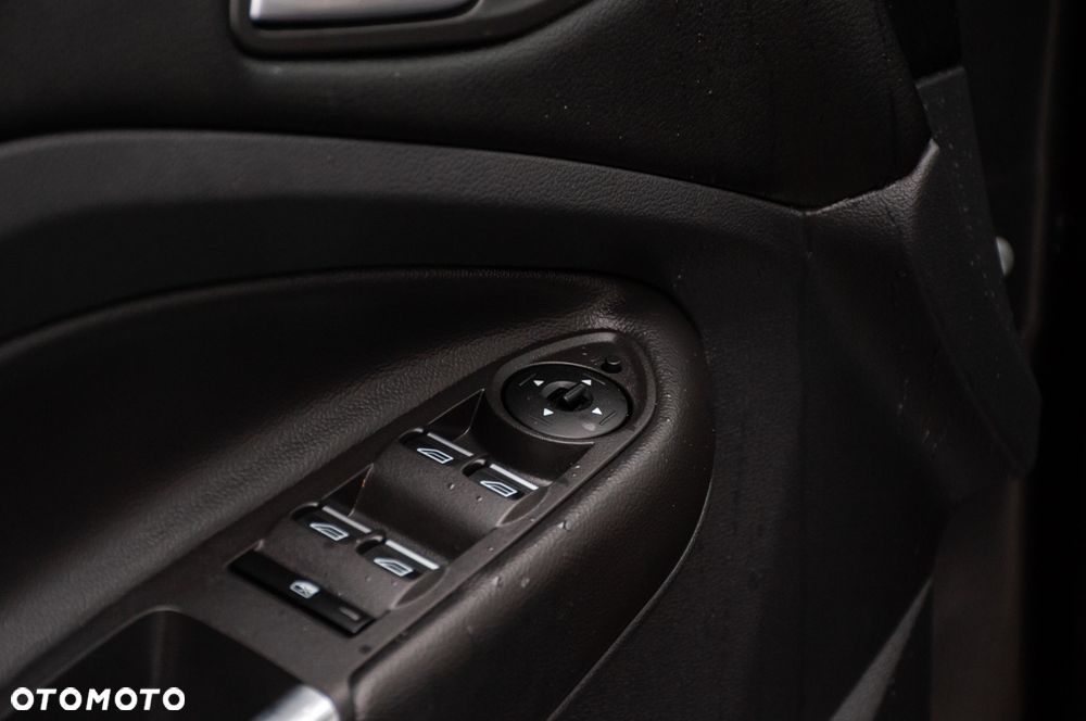 Ford Kuga 1.5 EcoBoost 4x4 Titanium - 35