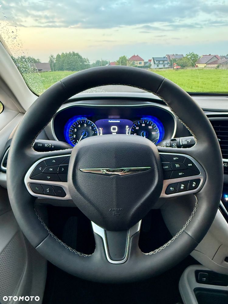 Chrysler Pacifica - 31