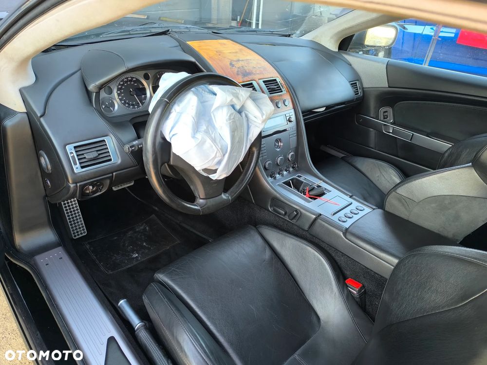 Aston Martin DB9 Standard - 6