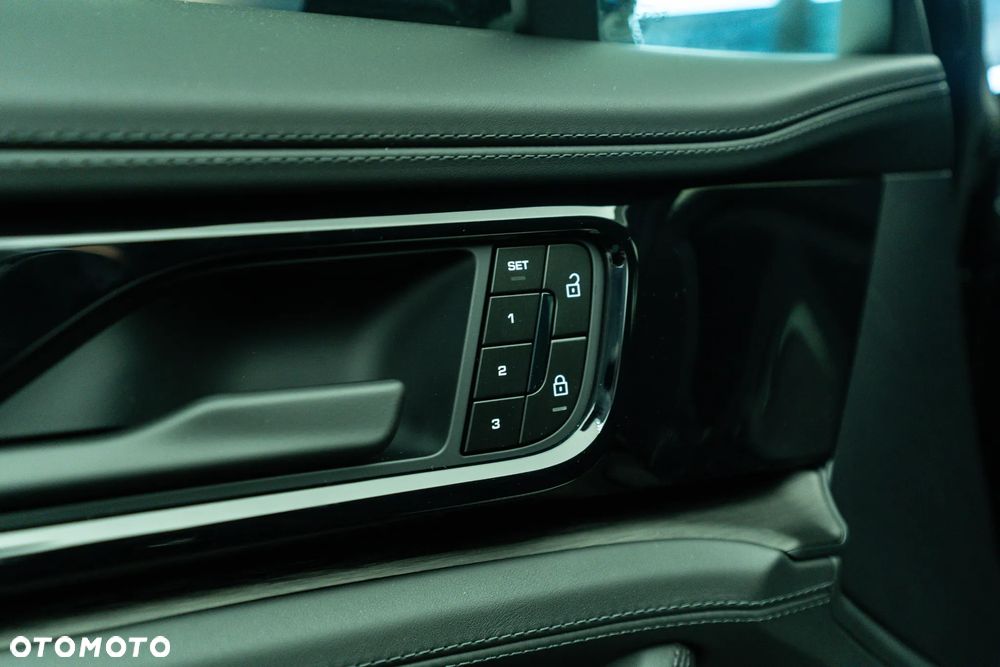 Porsche Panamera 4 E-Hybrid PHEV - 22