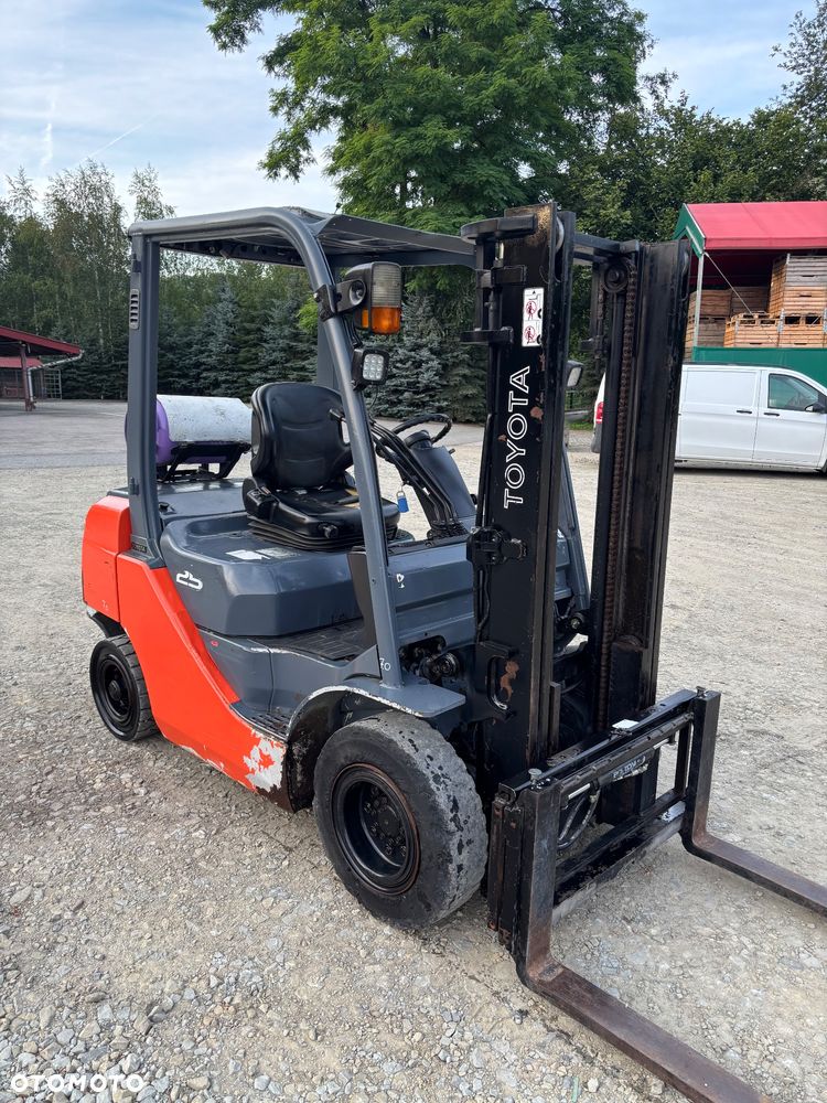Toyota 8FGF25  2,5t tanio przesuw boczny 24 500 - 2