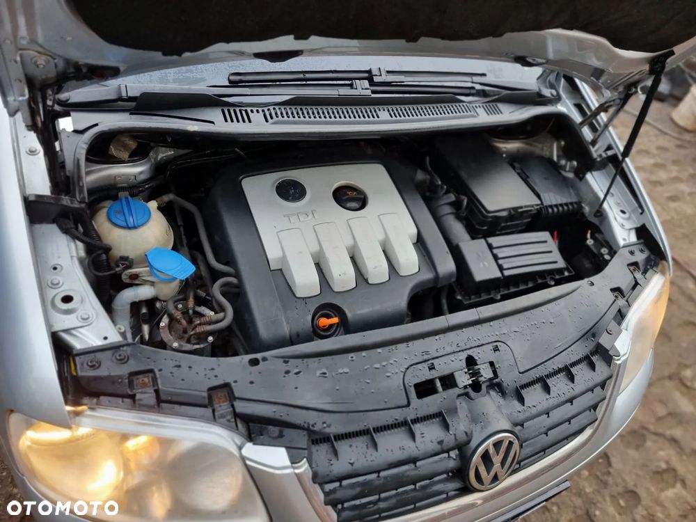 Volkswagen Touran - 8