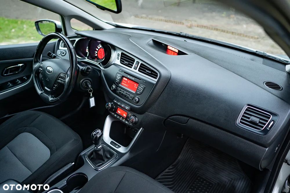 Kia Ceed 1.6 GDI Dream Team Edition - 23
