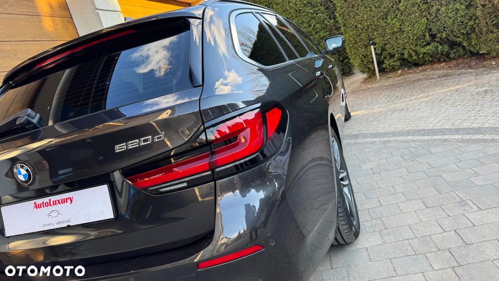 BMW Seria 5 520d Sport Line - 11