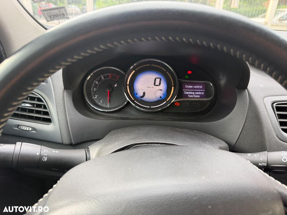 Renault Fluence 1.6 Pro - 9