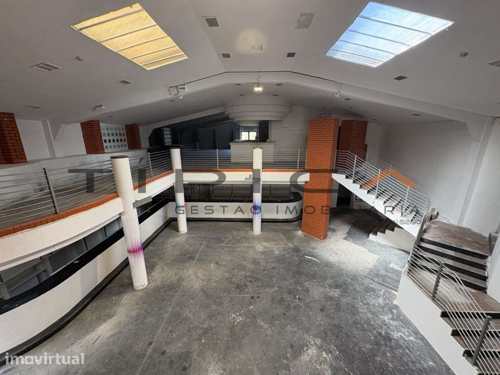 Armazém \ Pavilhão junto à nacional 9 - Grande imagem: 5/13