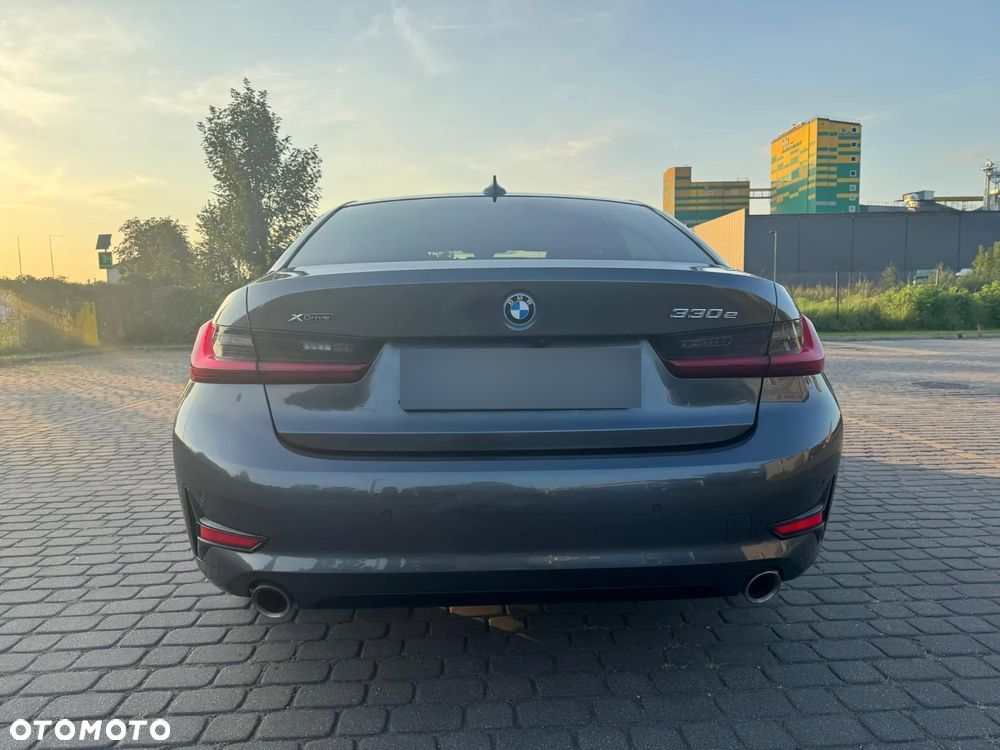 BMW Seria 3 330e Sport Line - 8
