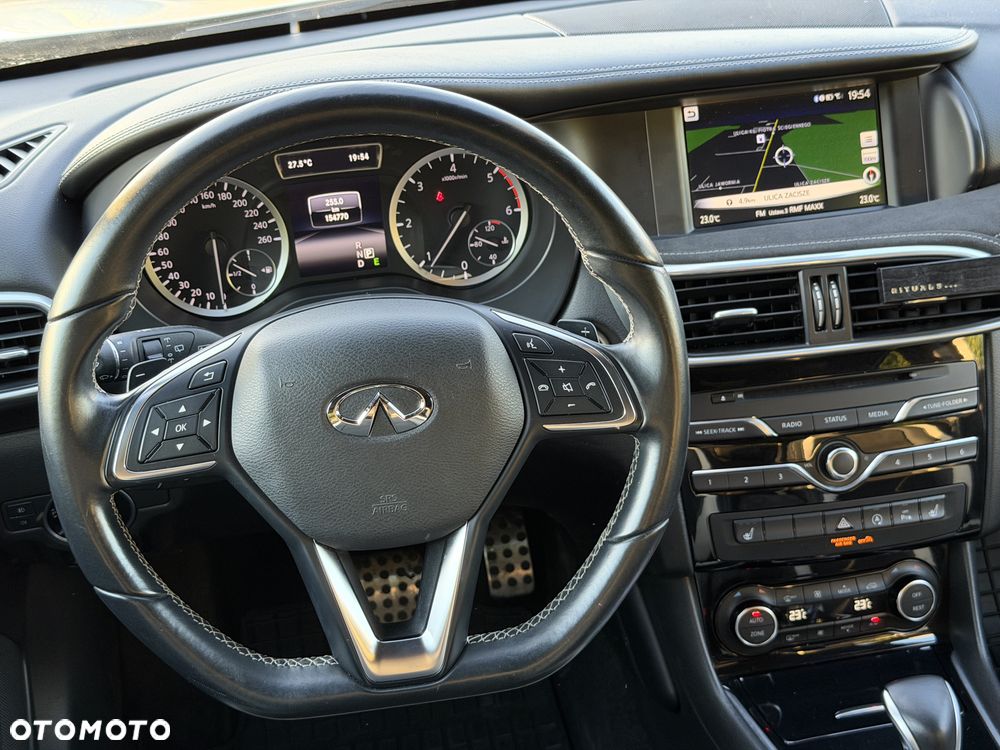 Infiniti Q30 2.2d Sport AWD 7DCT - 16