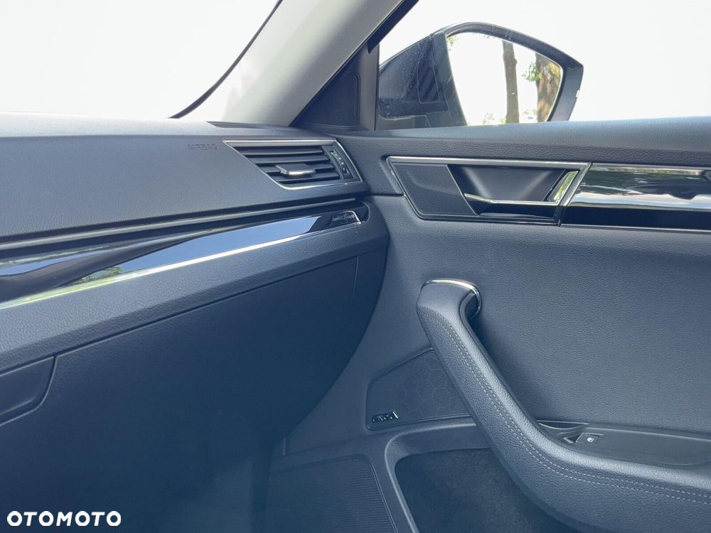 Skoda Superb 2.0 TDI SCR L&K DSG - 32
