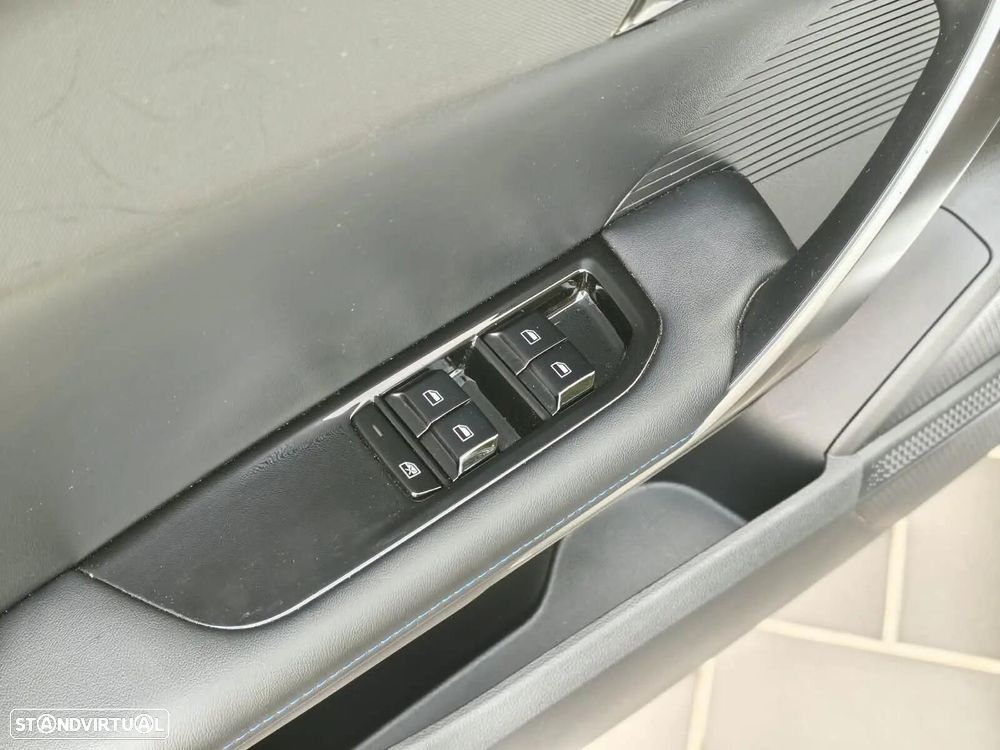 MG MG4 64 kWh Luxury - 18