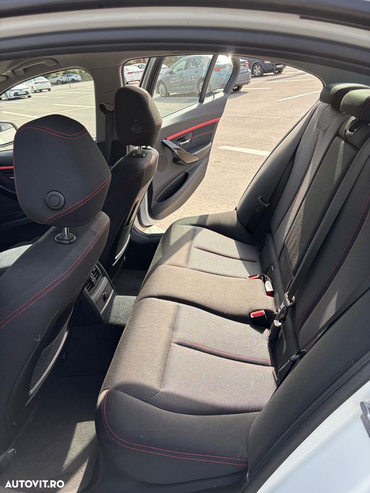 BMW Seria 3 320d Aut. Sport Line - 23