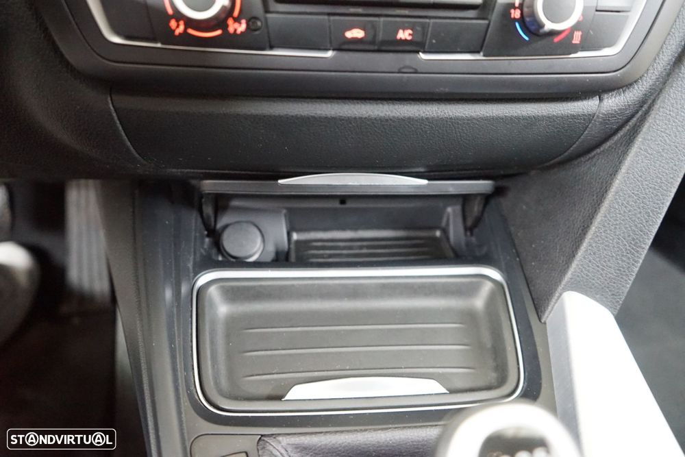 BMW 320 d Touring Line Sport - 37