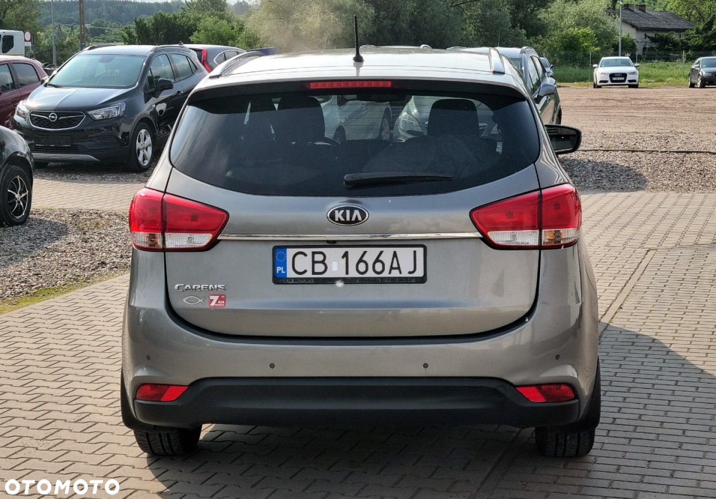 Kia Carens - 21