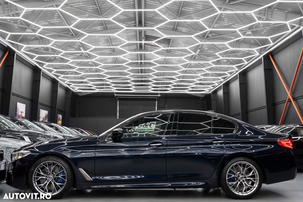 BMW M5 M550i xDrive AT - 32