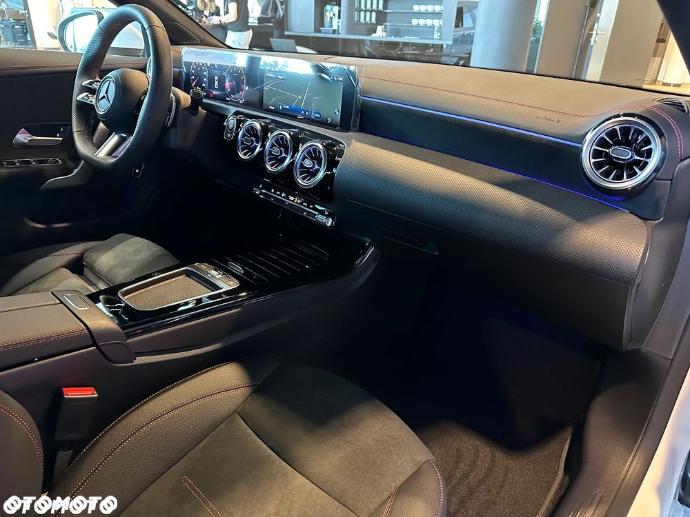 Mercedes-Benz CLA 200 AMG Line 7G-DCT - 17