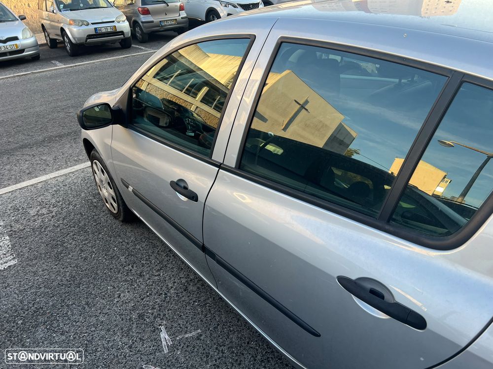 Renault Clio 1.2 16V Confort - 10
