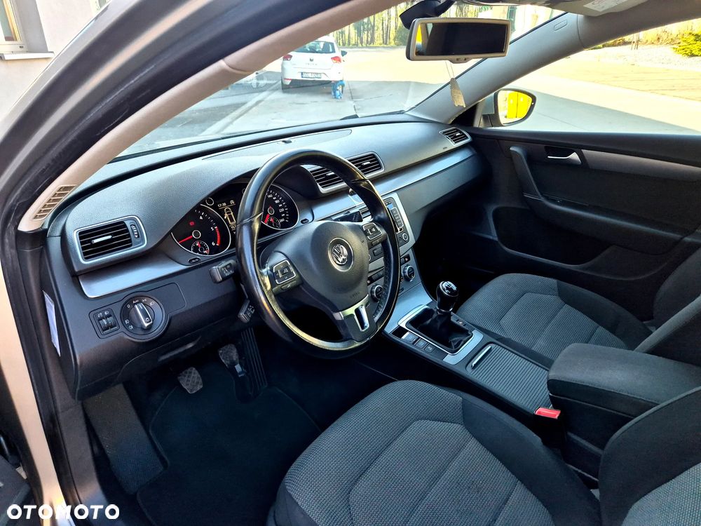 Volkswagen Passat 1.6 TDI BlueMotion Technology Comfortline - 15