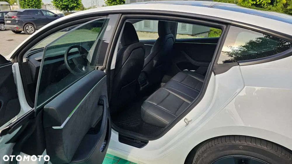 Tesla Model 3 - 3