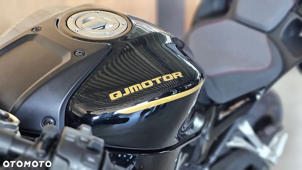 QJMOTOR SRK 800RR - 9