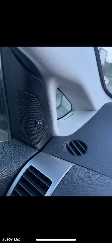 Toyota Prius (Hybrid) Sol - 6