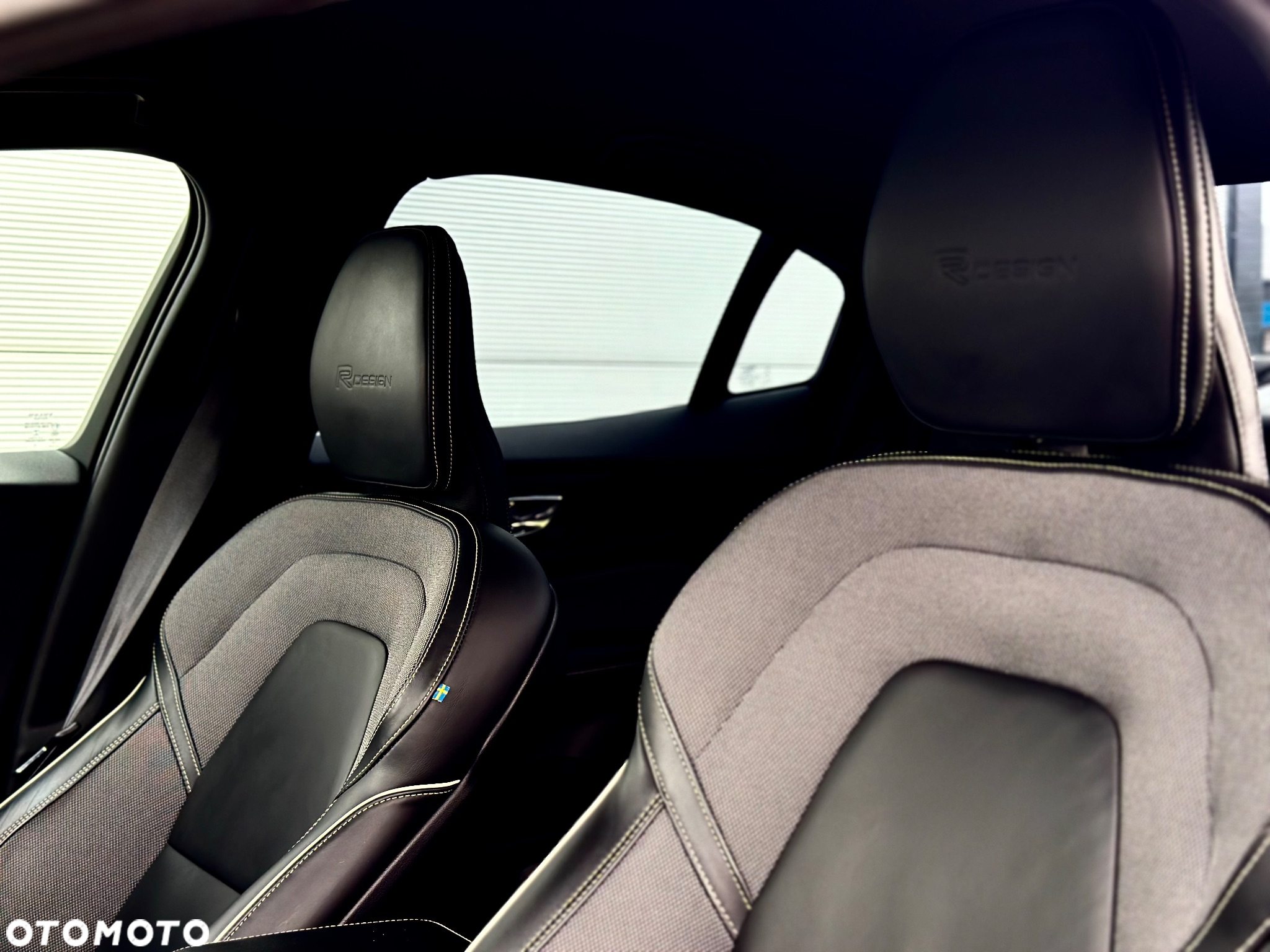 Volvo S60 T5 R-Design - 25