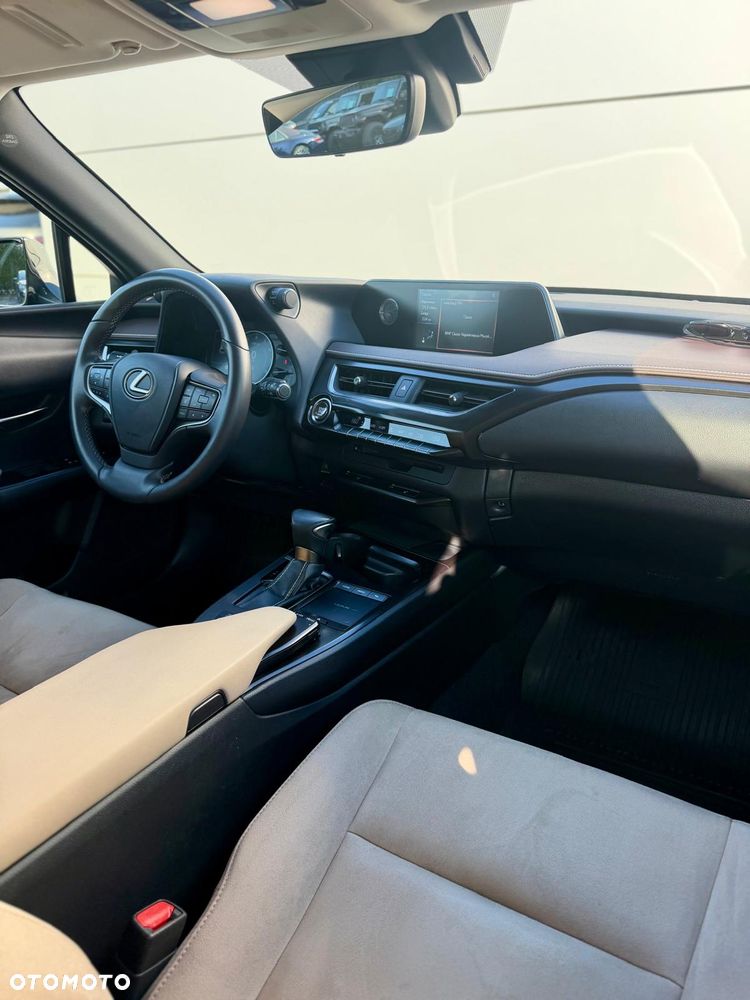 Lexus UX - 9
