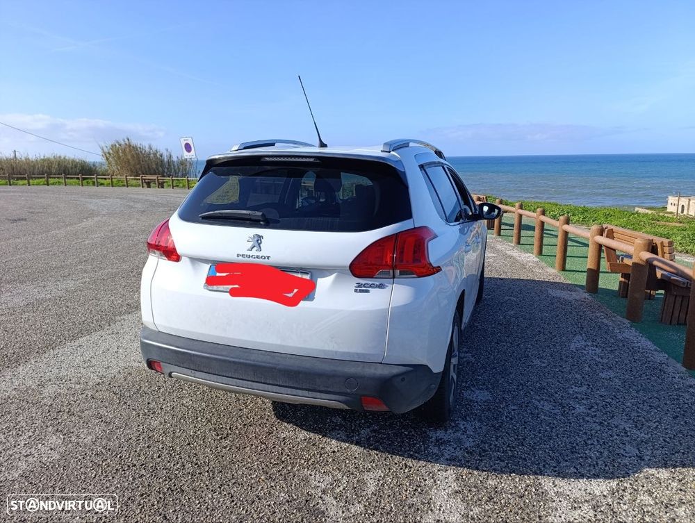 Peugeot 2008 1.2 PureTech Allure - 4