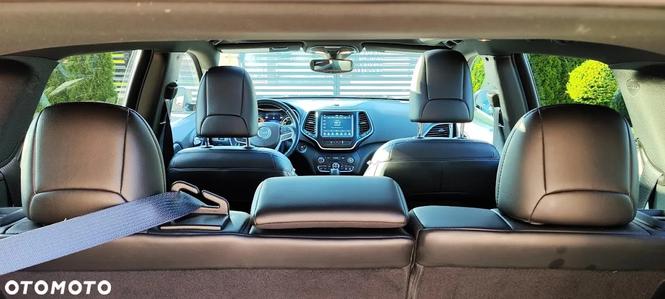 Jeep Cherokee - 32