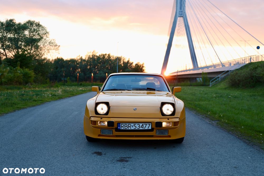 Porsche 944 - 1