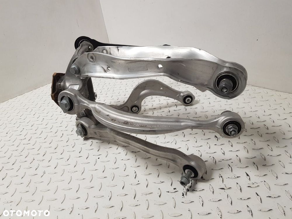 NOWA ZWROTNICA PIASTA ZAWIESZENIE WAHACZ PRAWY TYŁ AUDI Q8 Q7 II 2 4M 4M0 - 4