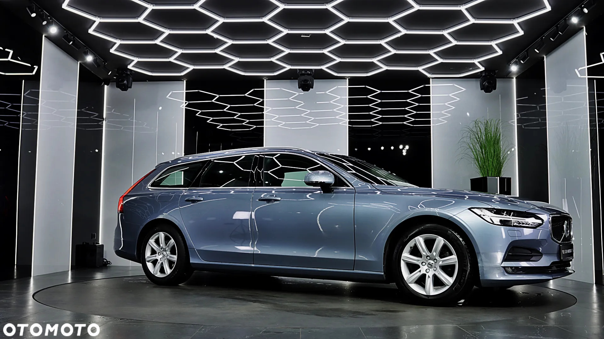 Volvo V90 D4 Momentum - 12