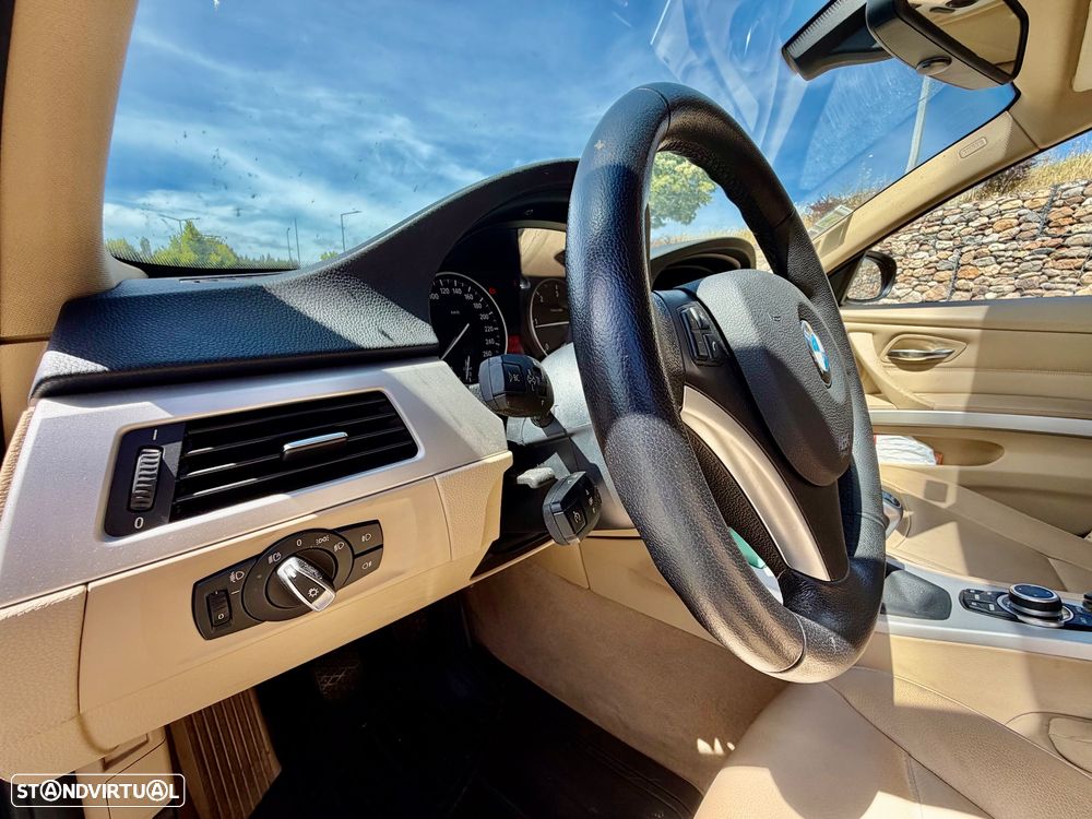 BMW 320 d EfficientDynamics Navigation - 23