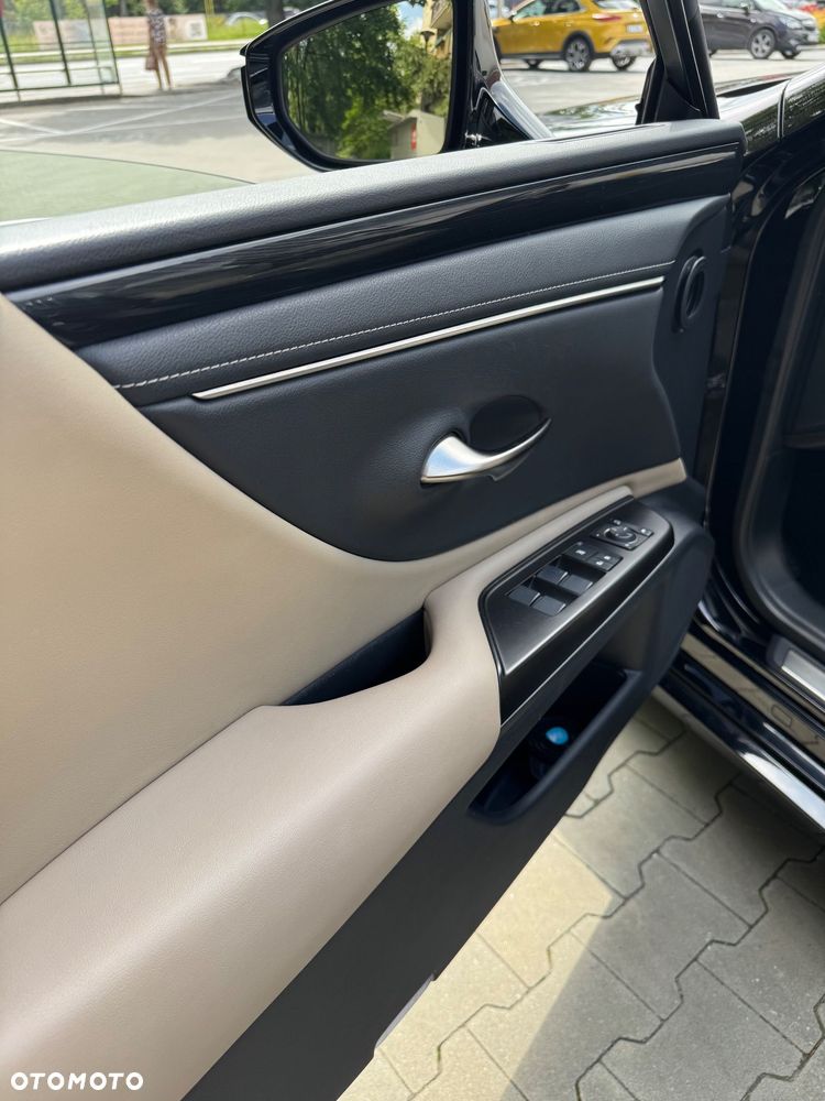 Lexus ES 300h Business Edition + - 20