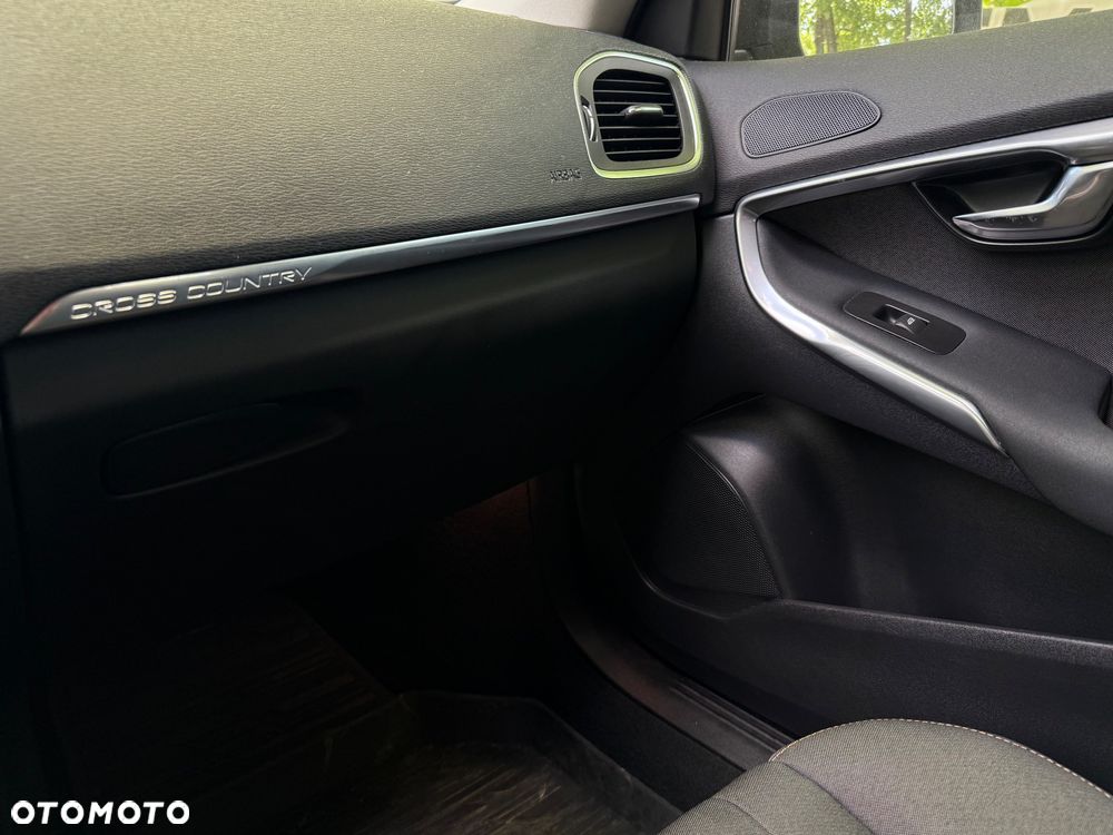 Volvo V40 Cross Country D3 Drive-E SCR Momentum - 22