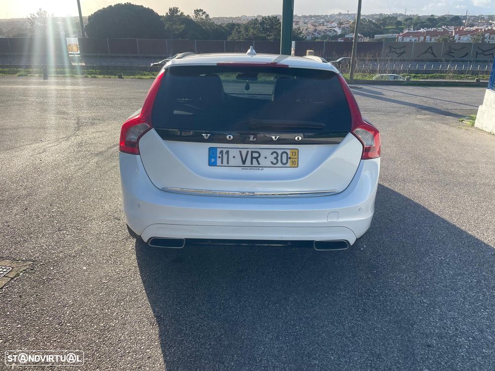Volvo V60 D6 Twin Engine Geartronic Momentum — fotografia 3