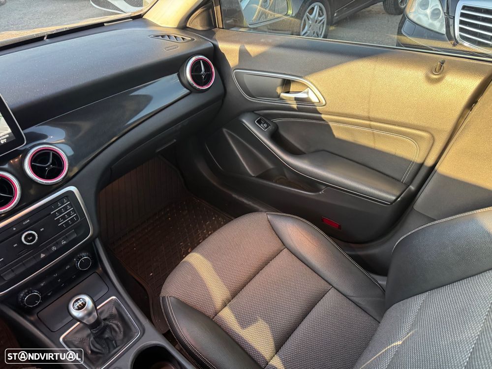 Mercedes-Benz CLA 180 d Shooting Brake Urban - 14